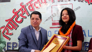 रिपोर्टर्स क्लब नेपालद्वारा पलेशा गोवर्धनलाई एक लाख पुरस्कारसहित सम्मान