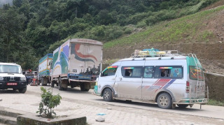 सडक भासिएर अवरुद्ध भएको दाउन्नेमा सडक एकतर्फी सन्चालन