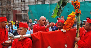 आज बडादसैँ अन्तर्गत नवरात्रको सातौं दिन, घरघरमा स्थापना गरिएको नवदुर्गा एवं दसैँ घरमा फूलपाती भित्र्याइयो (खासखबर)