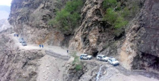 पोखरा-बेनी सडकमा गुड्ने ट्याक्सी चालकले यात्रुसँग असुल्छन् तोकिए भन्दा दोब्बर भाडा
