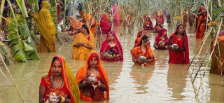 उदाउँदो सूर्यलाई अर्घ्य दिएसँगै छठपर्व सकियो