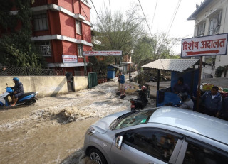 विशेष अदालतमा बाढी पसेपछि सुनुवाई स्थगित