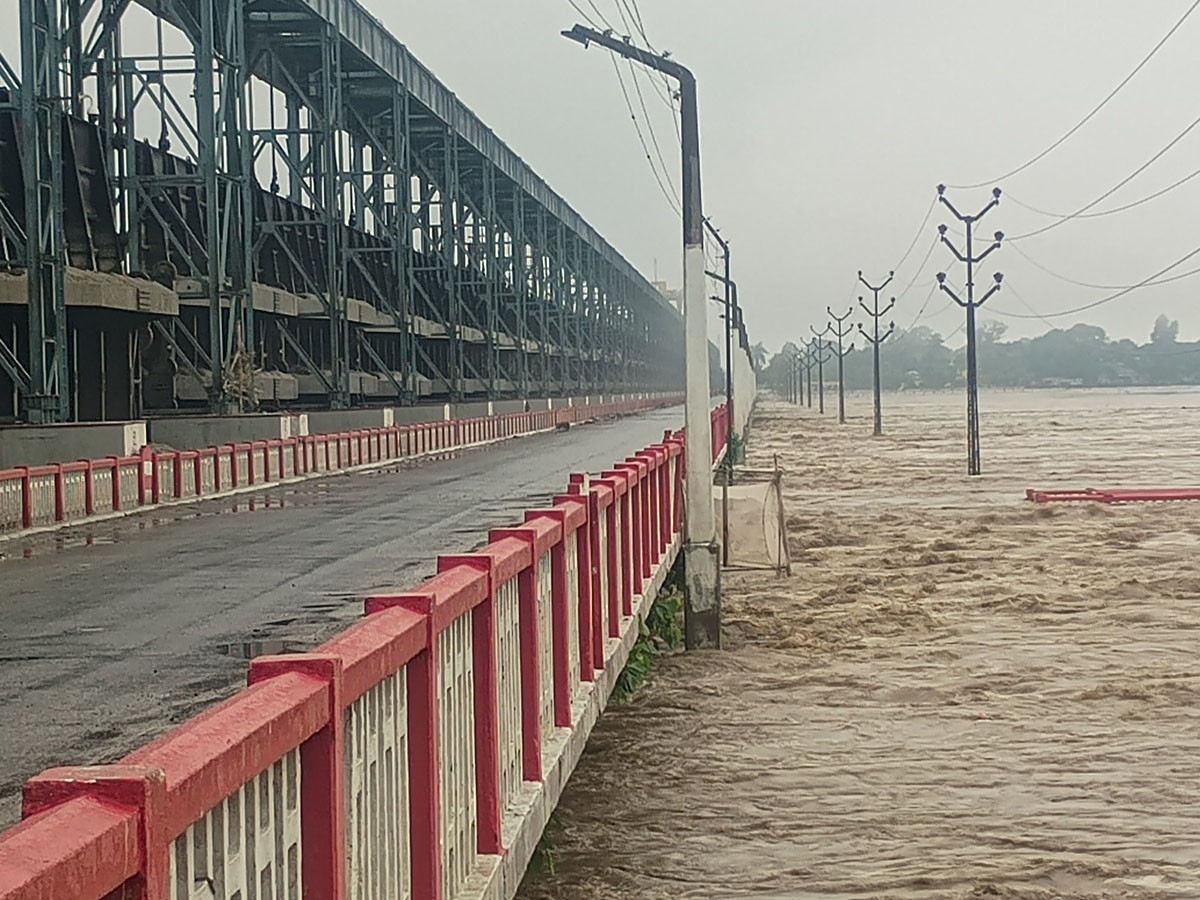 खतराको सूची पार भएपछि सप्तकोशीका ४३ ढोका खोलिए